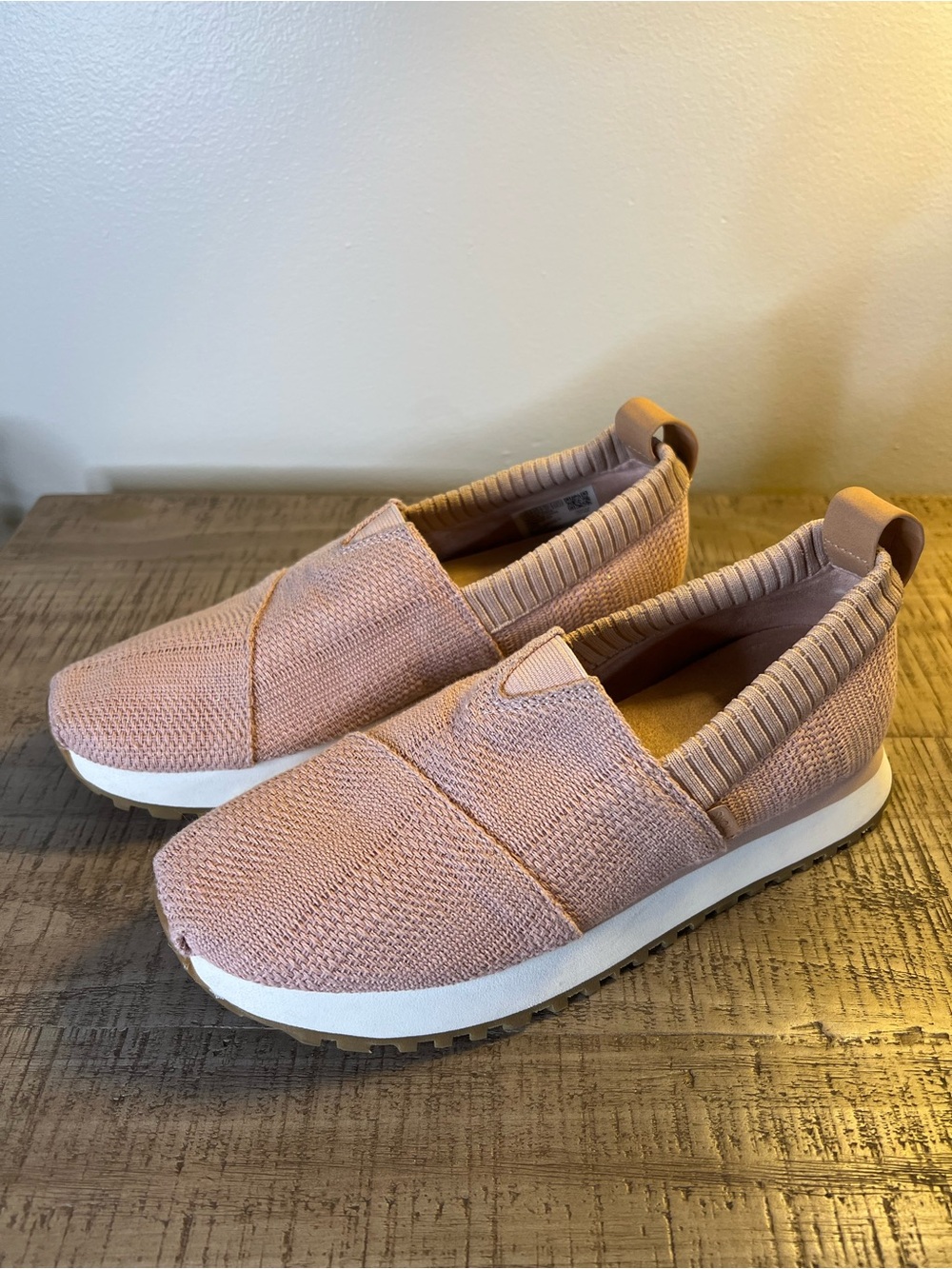 Like New - Toms Women’s Slip-On Resident Knit Sneakers in Blush Pink. Size 6.5